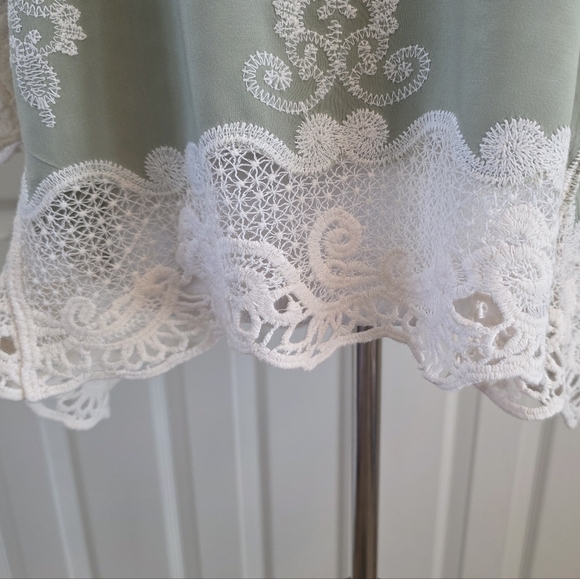 Democracy Sage Green Embroidered Peasant Top White Lace Boho Blouse - 1X EUC - Picture 5 of 12